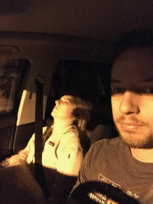 Докато мъж шофира, жена му винаги спи: Ето какво отмъщение й измисли той (СНИМКИ)