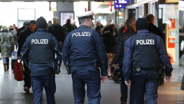 Oops they did it again! Бежанци отново вилняха в Германия, нападнаха десетки жени в новогодишната нощ