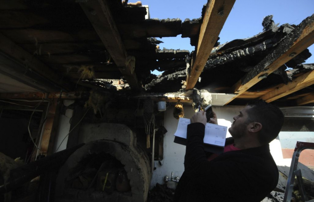 Ексклузивни СНИМКИ от Нови хан показват щетите, които нанесе огнената стихия на приюта на отец Иван, ето от къде тръгнал пожарът 