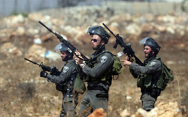 Палестинец нападна с два ножа израелски войници