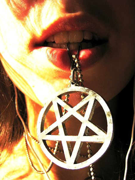 Нечовешки жесток, сатанински ритуал 18+ е отнел живота на 23-годишната Лили Ботушева в Кефалония 