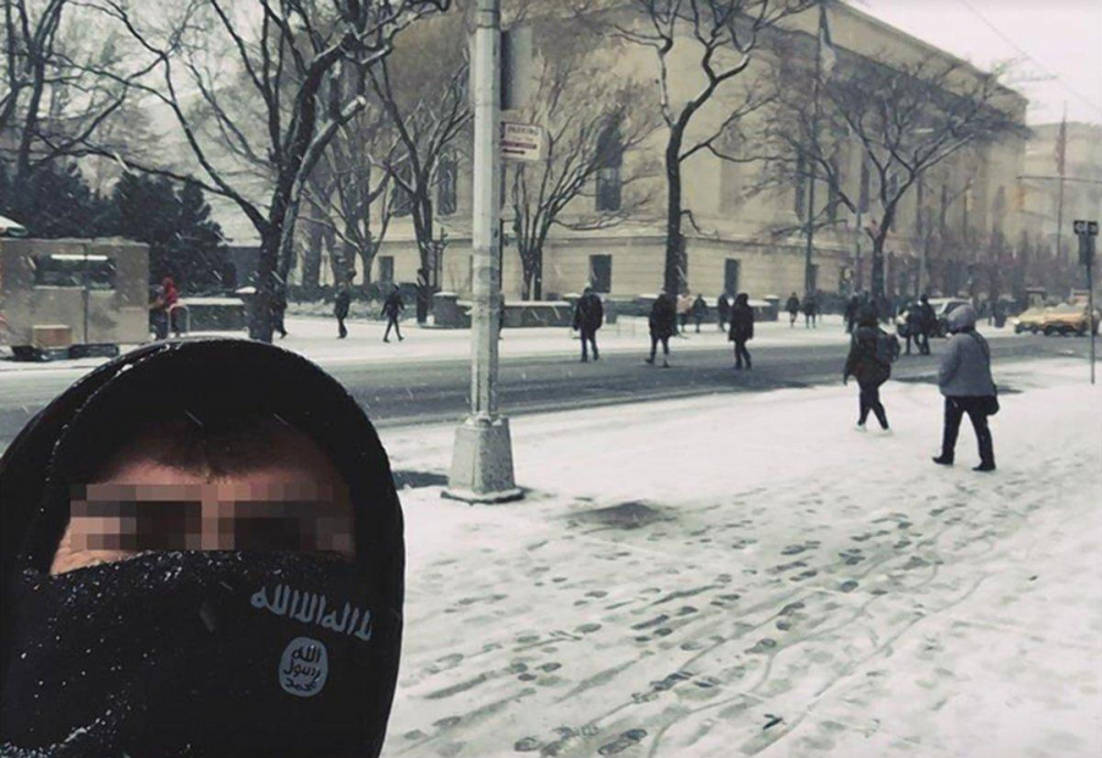 Нахално селфи на терористи от ИДИЛ пред музея "Метрополитън" и Световния търговски център разтърси Ню Йорк