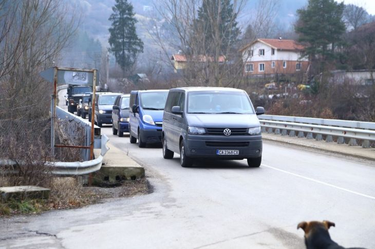 Извънредно в БЛИЦ! Офанзивата се разраства, бронирана верижна и колесна техника навлезе в Луково! Какво се случва? (ПЪРВИ СНИМКИ) 