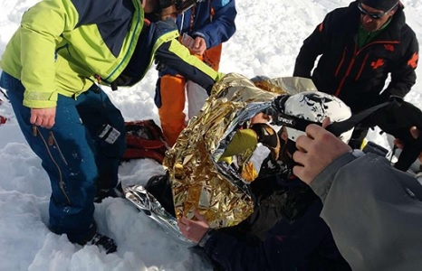 Извадиха недисциплиниран български скиор жив от лавина в Грузия