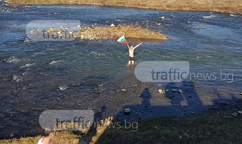 Мъртвопиян пловдивчанин колабира в река Марица след изваждането на кръста (ВИДЕО)