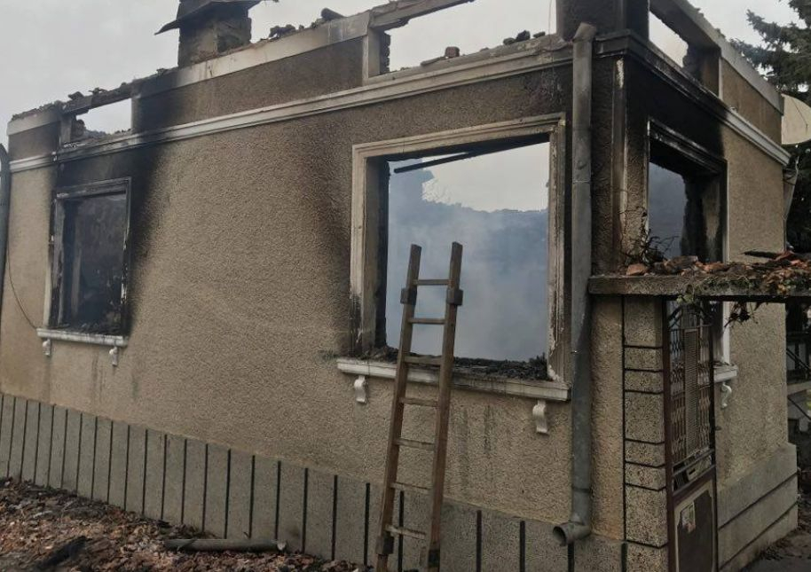 Крупен фермер, съпругата му и дъщеря им са загиналите в страшния пожар край Стражица