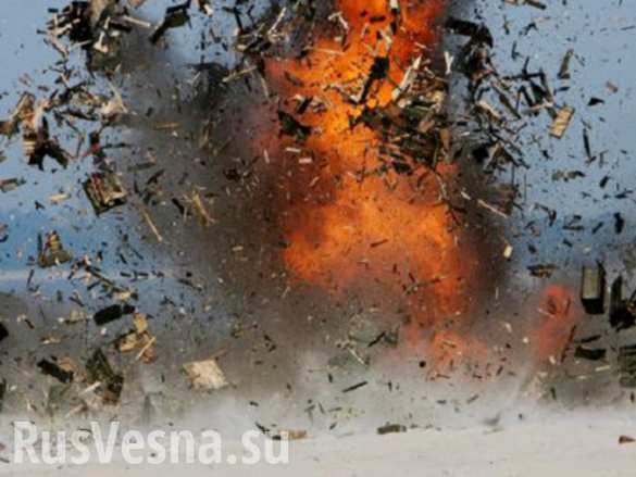 Украинска бронирана машина попадна на мина край Донецк и стана на парчета  (ВИДЕО)