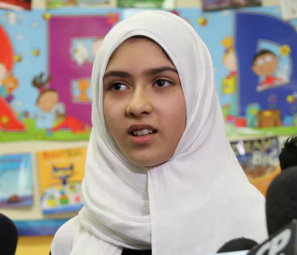 11-годишна мюсюлманка си вървеше по улицата, когато й се случи нещо ужасно