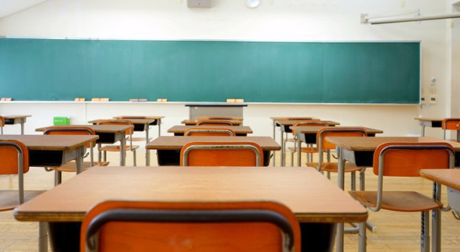 МОН огласи кардинални промени в учебните програми за Х клас  