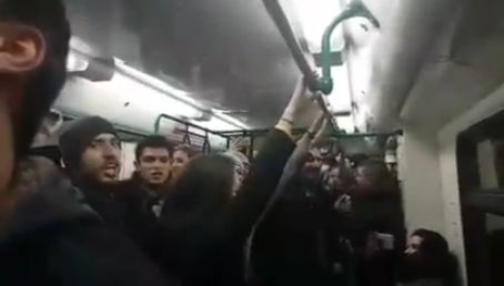 Млади българи сториха нещо уникално в метрото, типично по нашенски обаче ги оплюха адски грозно (ВИДЕО)
