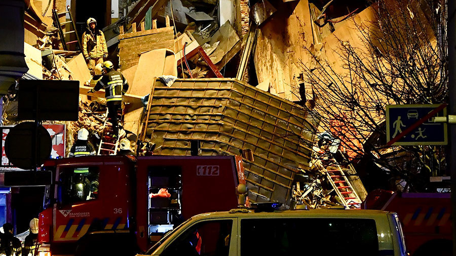 Спасителите не могат да достигнат до пострадалите под развалините след експлозията в Антверпен