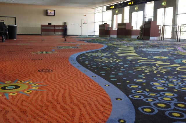 Ето защо много от терминалите на летищата имат килими