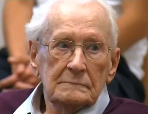 Какво се случва с 96-годишния "счетоводител на „Аушвиц”, осъден на 4 години затвор