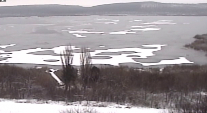 Замръзна езерото в резервата "Сребърна" (СНИМКА)