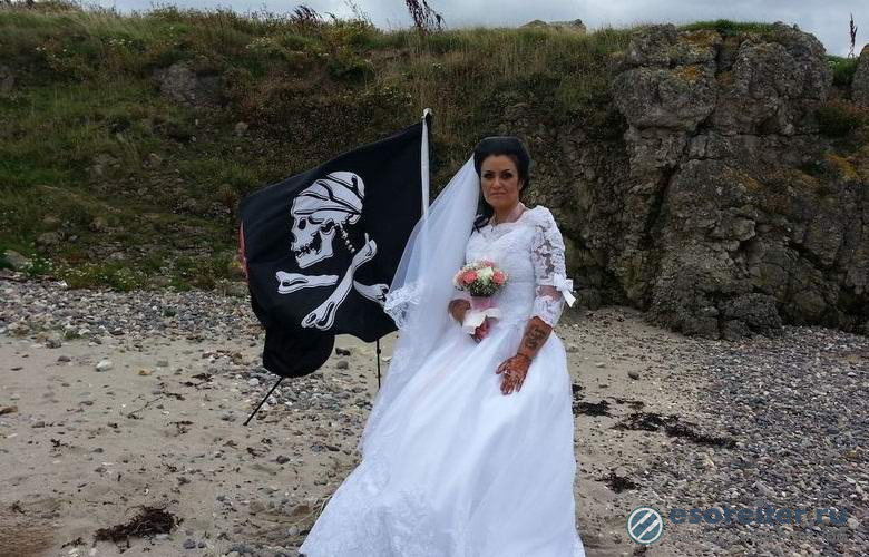 Британка се омъжи за призрак на пират (СНИМКИ)