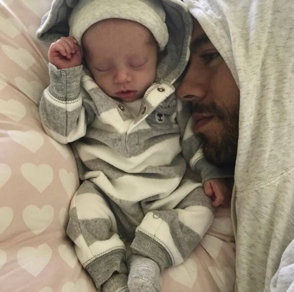 Енрике Иглесиас умили мрежата със сладка СНИМКА на спящото си бебче 