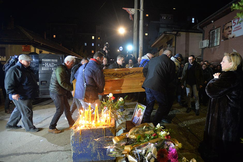 Стотици косовари изпратиха разстреляния Оливер Иванович в последния му път (СНИМКИ)