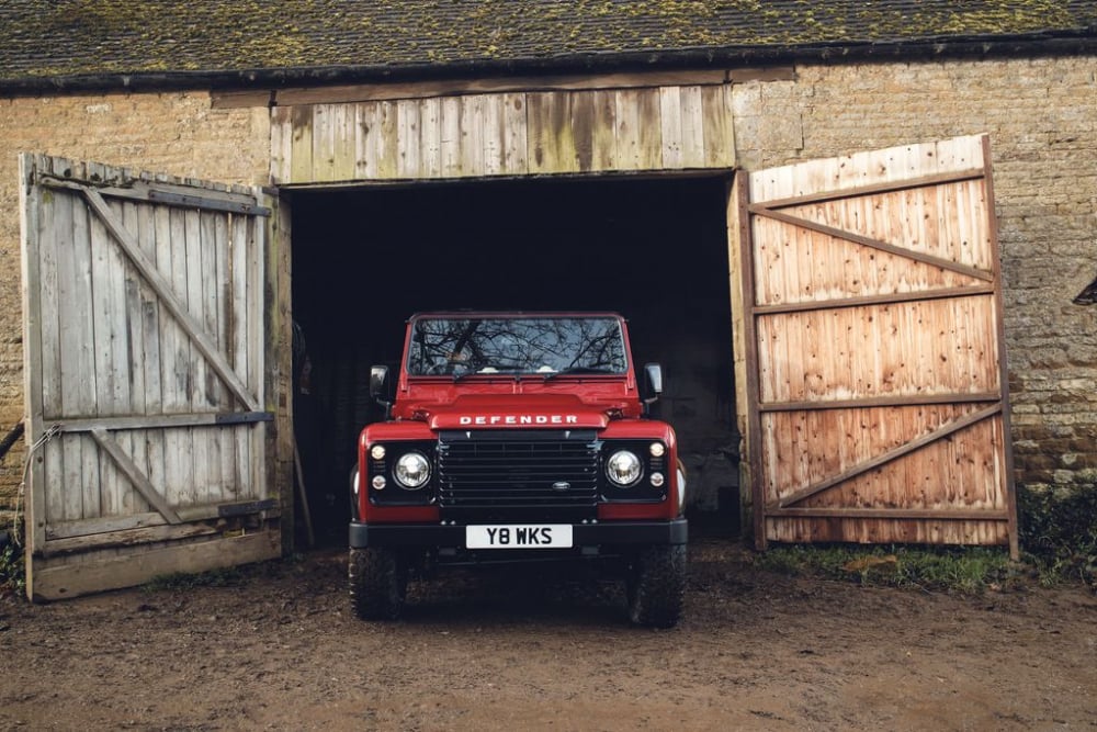 Defender продължава напред: Land Rover лансира модел V8, за да отбележи своята 70-a годишнина