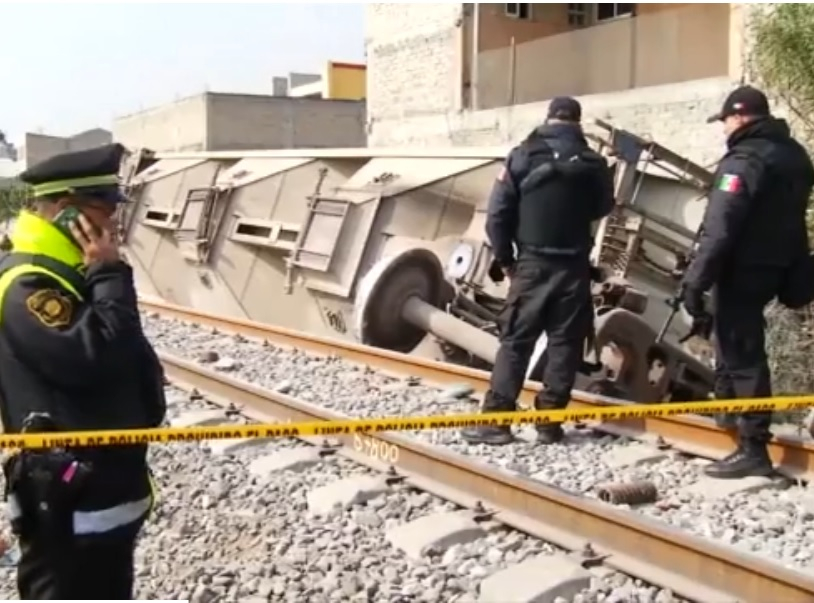 Влак дерайлира в Мексико Сити, има жертви