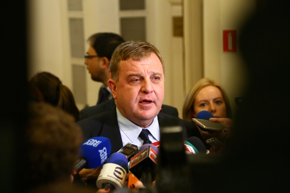 Каракачанов отхвърли обвиненията на Валери Симеонов и посочи кой отказва диалог в коалицията