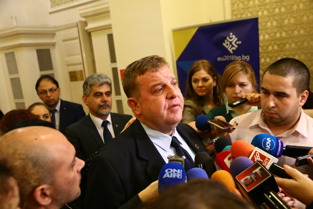 Каракачанов: Националната ни сигурност от време на време става "дъвка", но съм оптимист