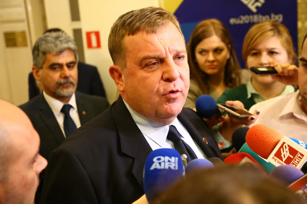 Каракачанов: По време на преговорите колегите от Скопие се държаха все едно България е кандидат, а не те