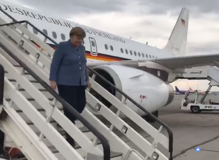 Ексклузивно ВИДЕО в БЛИЦ! Как Борисов посрещна Меркел (СНИМКИ)
