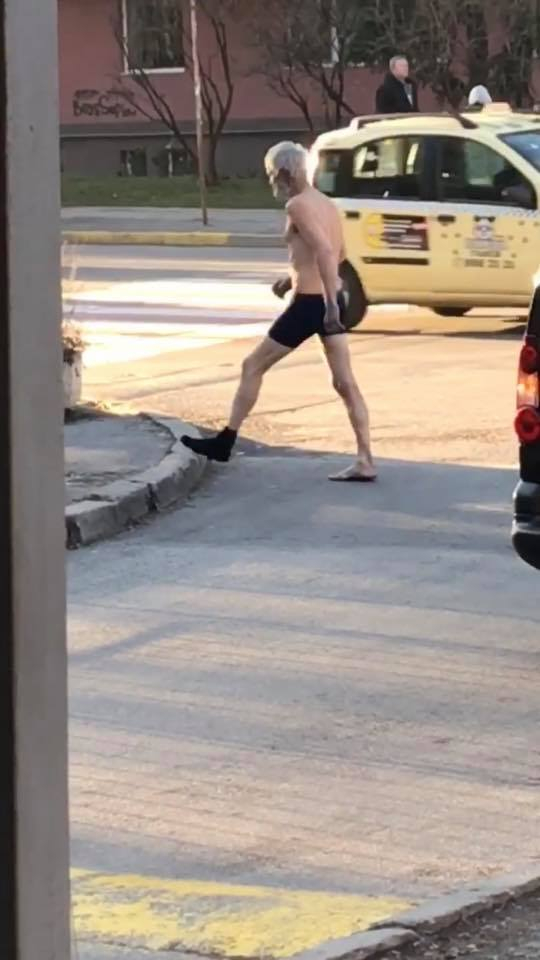 Докъде стига човечността ни? Болен мъж тръгна гол из София, вместо да му помогнат, го снимат за Фейсбук!