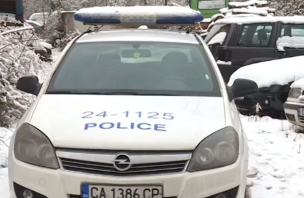 Първи СНИМКИ на блъснатата патрулка от Гущеров, последна информация за ареста на милионерското чедо