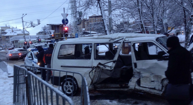 Сигнали до БЛИЦ: Кошмарен ден в София, серия автомелета с много ранени!
