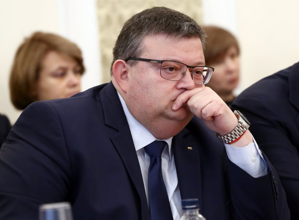 Цацаров гласува и обяви: Вече има 12 досъдебни производства за купуване на гласове