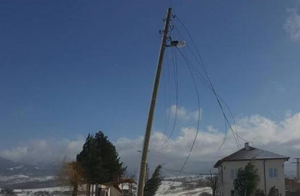 Ураганен вятър нанесе куп щети в Благоевградско (СНИМКИ)