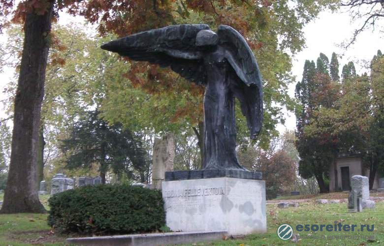 Зловещата история на статуята на Черния Ангел на гробище, която при докосване убива (СНИМКИ/ ВИДЕО) 