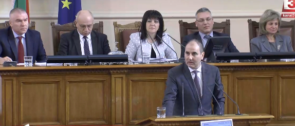 Извънредно: Парламентът отхвърли вота на недоверие, Борисов отново отсъства