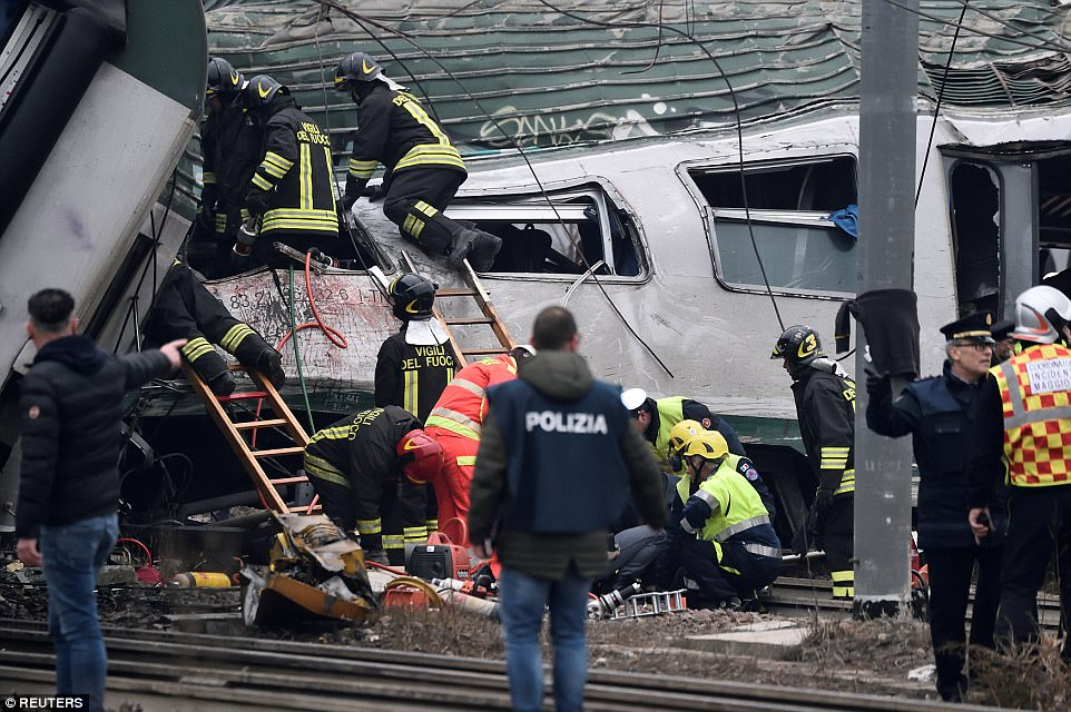 Поне 2 убити и над 100 ранени край Милано в дерайлирал влак (ВИДЕО/СНИМКИ) 