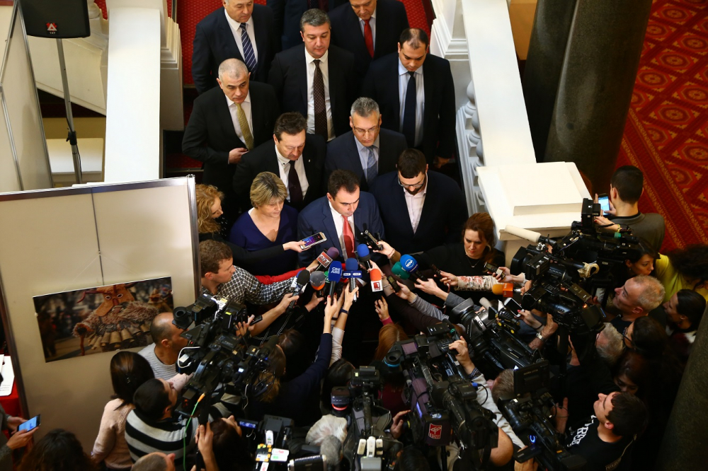 БСП не ще разголени журналистки в парламента – разсейвали депутатите