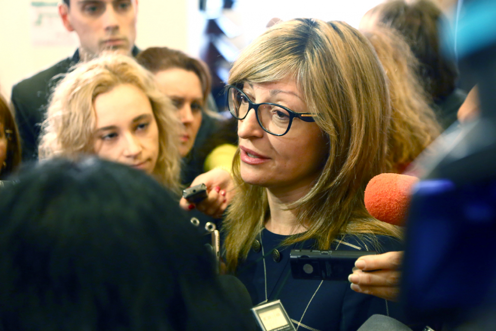 Екатерина Захариева: Приветстваме решението на парламента в Скопие