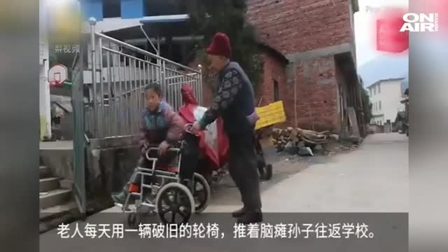 Силата на човешкия дух: Баба от Китай изминава по 24 км на ден, за да учи болният ѝ внук  