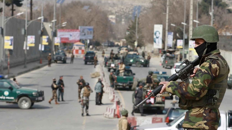 От външно с важна информация за кървавия атентат в Кабул! Загиналите вече са 40