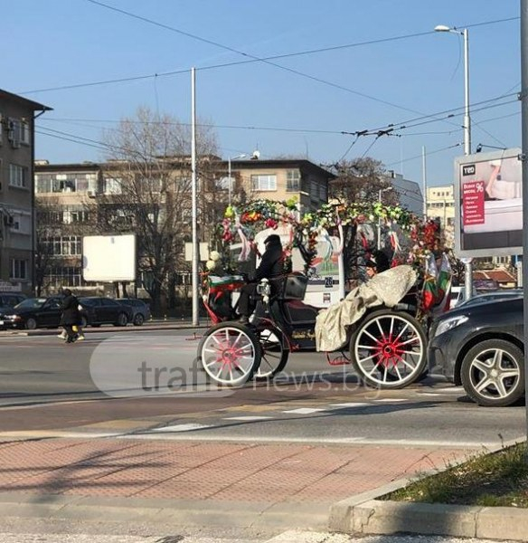 Невиждана картина: Тази пищна булка и уникална кола събраха погледите в Пловдив (СНИМКИ)
