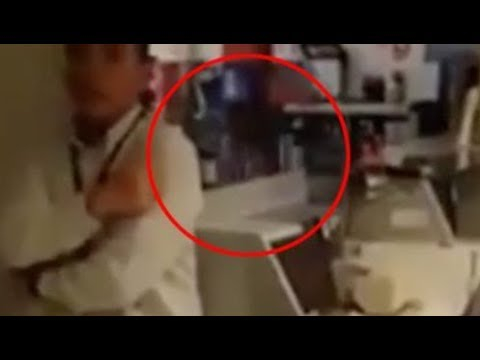Служители в банка заснеха призрака на мистериозно момиче (ВИДЕО)