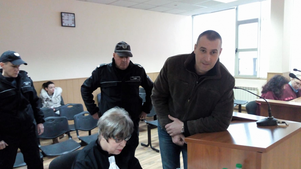 Страшни разкрития в БЛИЦ TV за двойното убийство в Пловдив! Полицаят Караджов, екзекутирал родителите си заради...