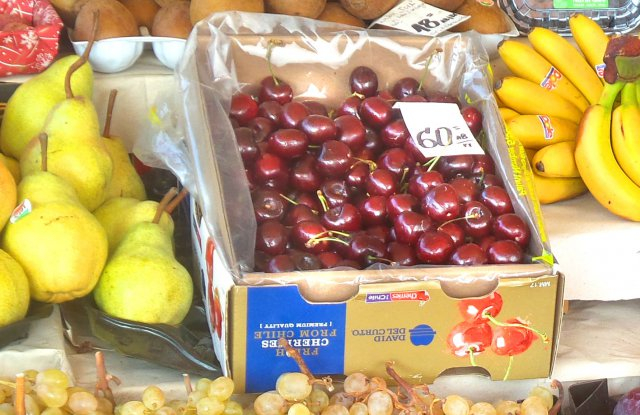 Череши за богаташи се появиха на пазара в Пловдив (СНИМКА)