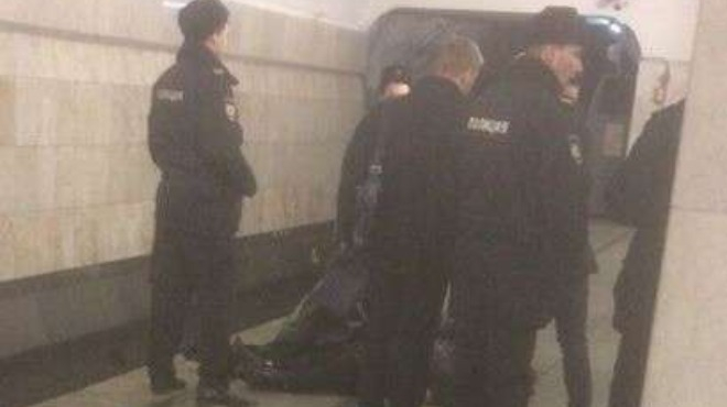 Ужасяващо! Метровлак в Москва откъсна главата на момиче