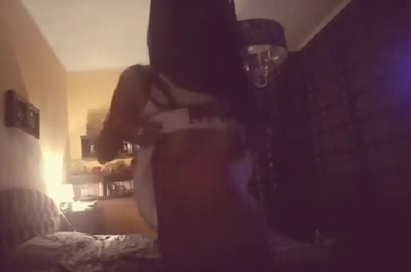 Същинско порно: Ани Хоанг взриви мрежата, показа си гърдите в скандално ЕРОТИЧНО ВИДЕО 18+!