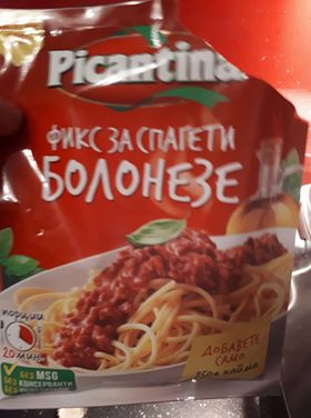 Перничанка изригна гневно след гадорията, която откри в соса си за спагети (СНИМКИ)