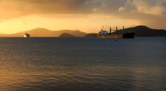 Петролен танкер с индийски екипаж е изчезнал в Гвинейския залив