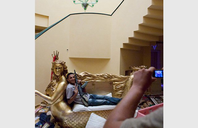 Кадафи тънел в нечуван лукс, обзавел се с мебели от чисто злато (СНИМКА)