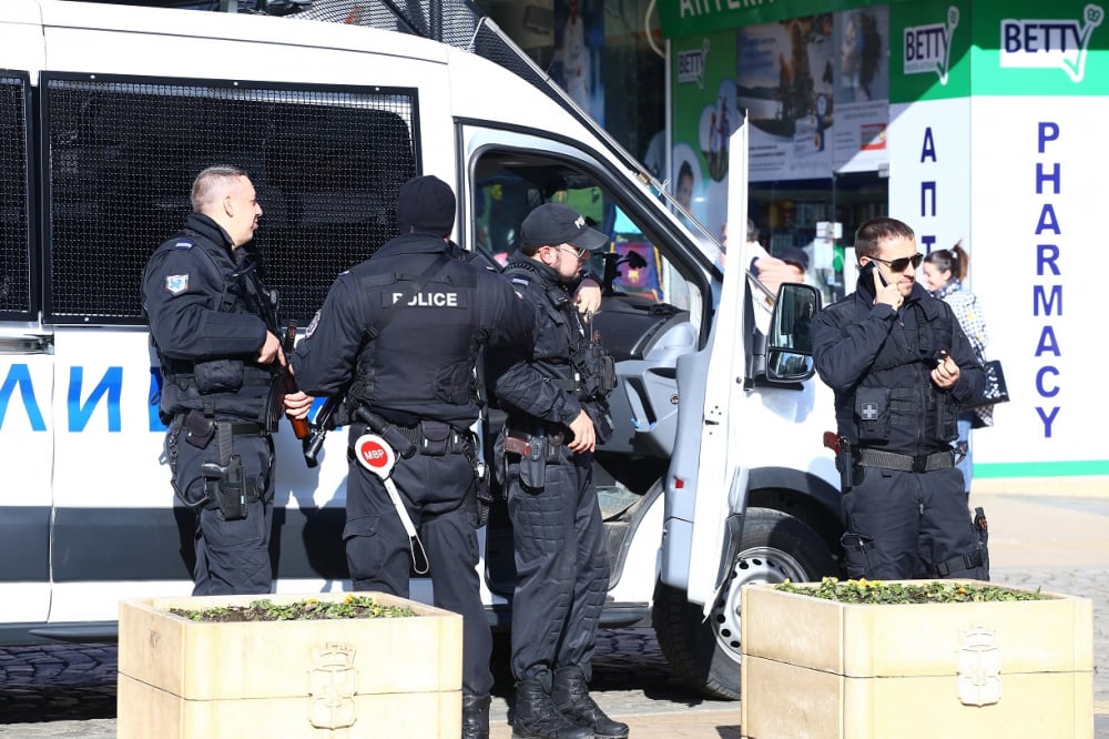 Под носа на полицаите: Обраха банков клон зад КАТ-Варна