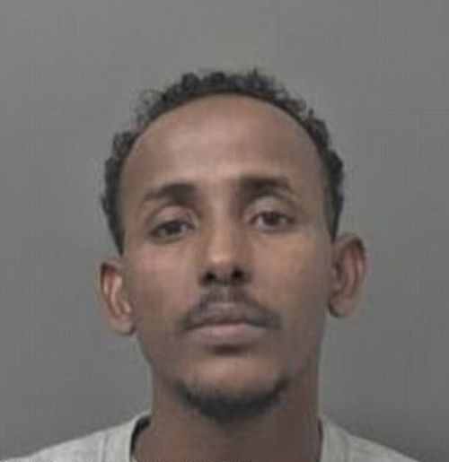 „Не може да си девствена, ти си бяла“ – крещял сомалиец на тийнейджърка на Острова докато я изнасилвал, а в гърлото й било опряно остро дърво 